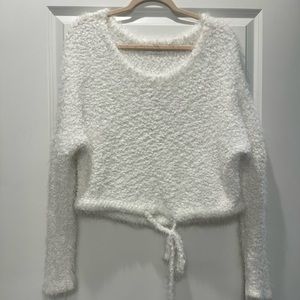 MOD On Trend | White Cropped Sweater with Tie detail